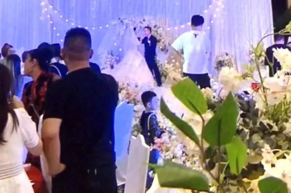 同事赴婚宴包800元 事後檢舉新郎 害他被離職 謀取不當利益 Ettoday大陸新聞 Ettoday新聞雲