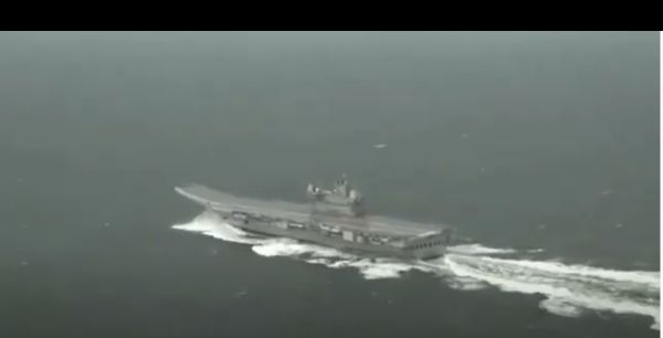 ▲▼印度海軍的首艘國產航母「維克蘭特（INS Vikrant）」試航畫面。（圖／翻攝自YouTube／THE GLOBAL JR）