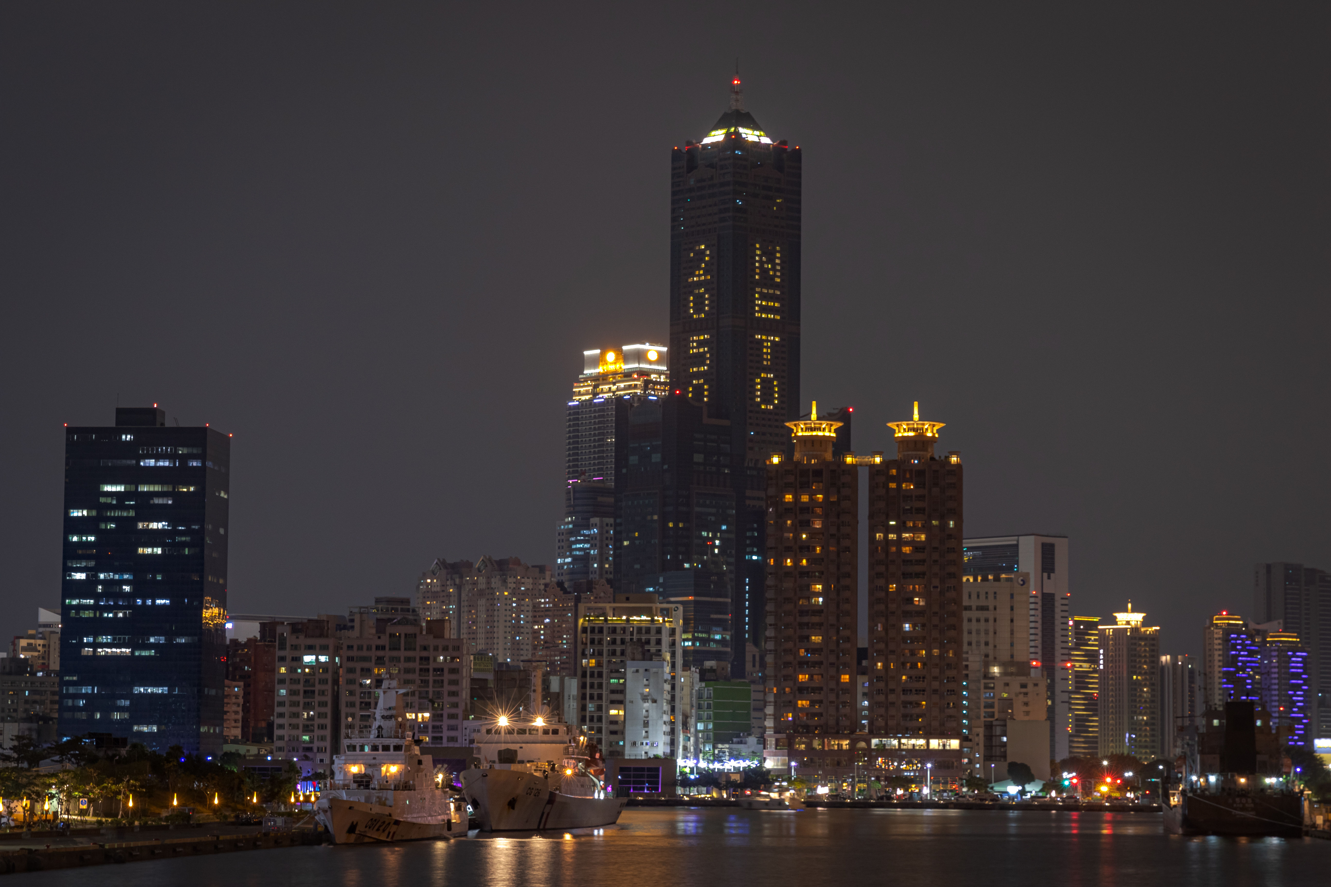 ▲▼總統府、台北101、高雄85大樓點亮「淨零排放」。（圖／綠色和平提供）