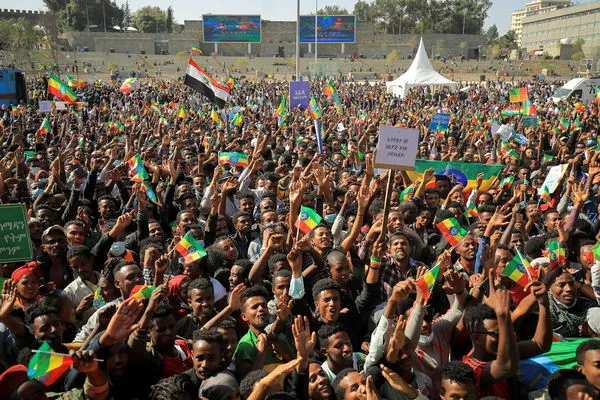▲▼ 衣索比亞民眾在首都阿迪斯阿貝巴（Addis Ababa）集會，力挺總理阿比（Abiy Ahmed）的政府。（圖／路透）