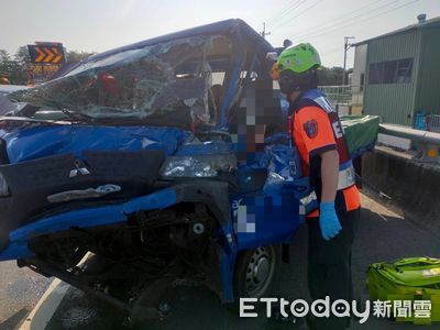 快訊／台南86快速道路「貨車撞工程車」釀1傷！車頭撞爛全毀
