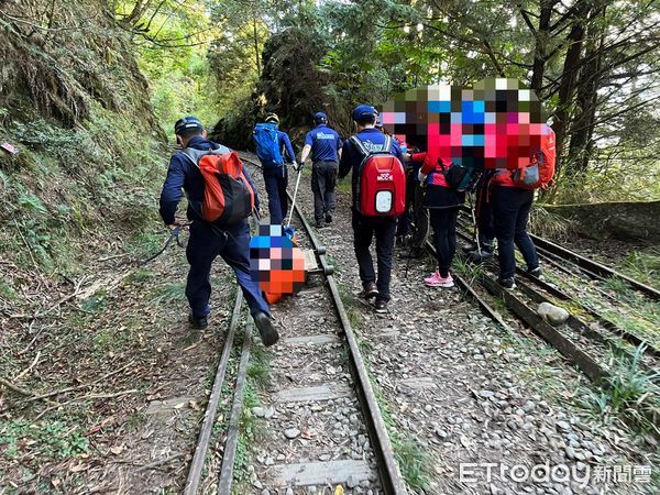 ▲▼一名女性山友年約54歲攀爬阿里山鄉眠月線登山步道時於眠月線第8號隧道口時，不慎跌落約3層樓高橋下(約10米)。（圖／記者翁伊森翻攝）