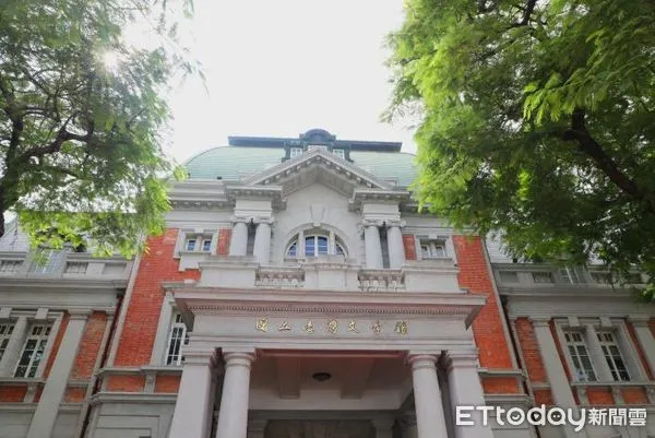 ▲國立台灣文學館升格中央三級機構，8日在行政院長蘇貞昌、文化部長李永得、台南市副市長趙卿惠、台灣文學館長蘇碩斌等人舉行揭牌儀式。（圖／記者林悅翻攝，下同）