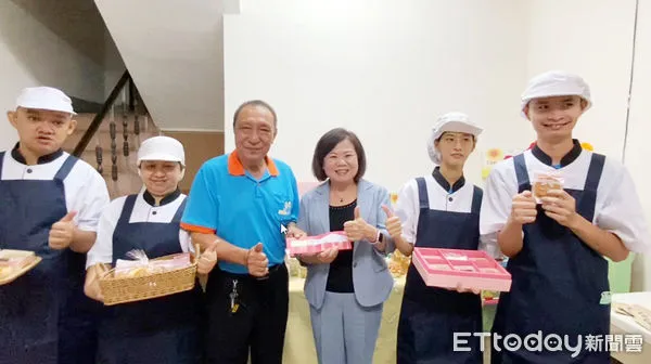 ▲許銘春部長呼籲民眾多支持庇護工場產品，勞動部配合振興推出加碼活動，民眾只要持五倍券到勞動部指定的庇護工場消費，就可享加碼50％優惠。（圖／記者林悅翻攝，下同）