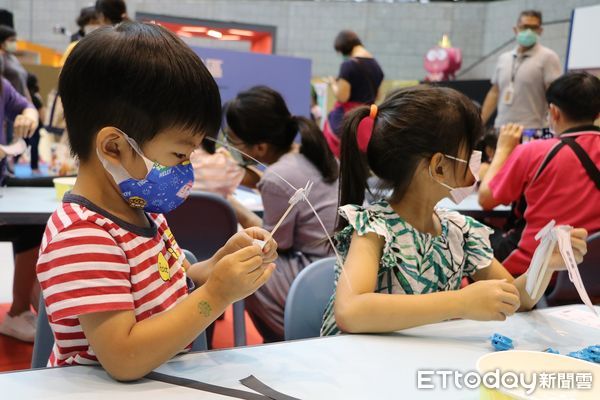 ▲▼ 「幼兒紙科學」讓大小朋友體驗紙科學的千變萬化。（圖／信誼提供）