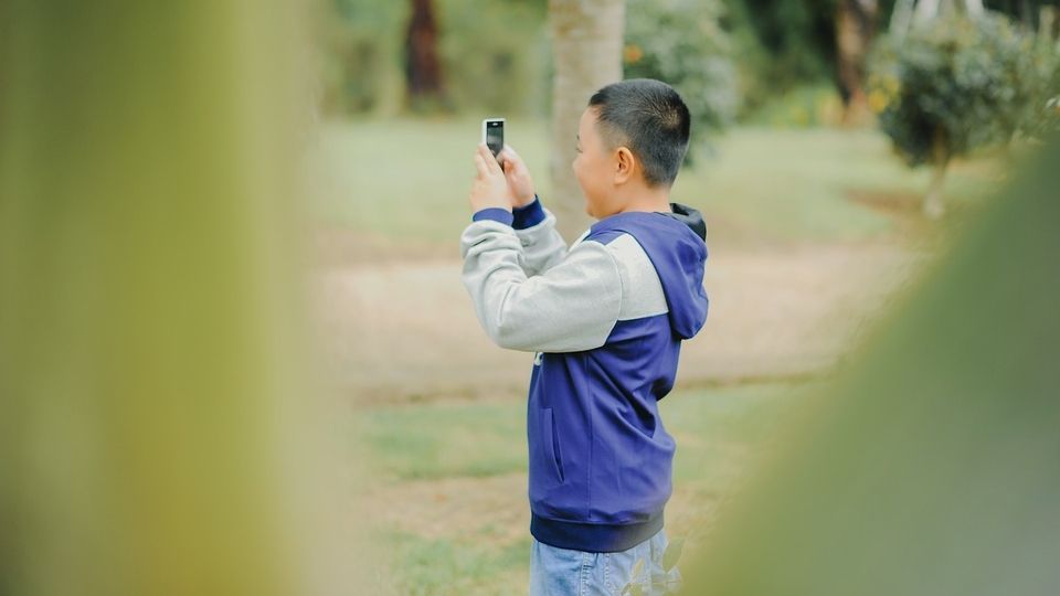 ▲▼小孩用手機。（圖／取自免費圖庫pixabay）