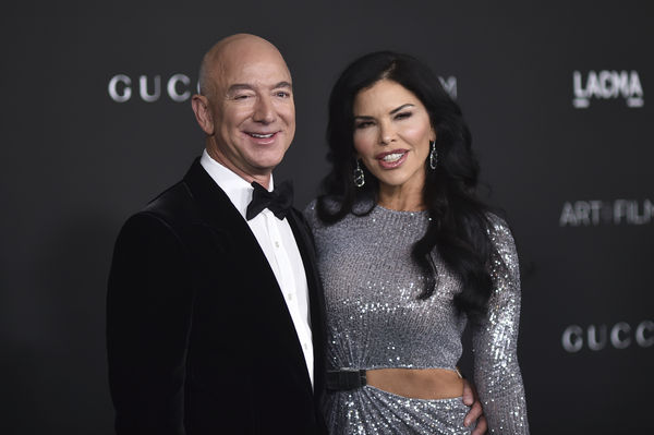 ▲▼亞馬遜創辦人傑夫貝佐斯（Jeff Bezos）和女友蘿倫桑契斯（Lauren Sanchez）。（圖／達志影像／美聯社）