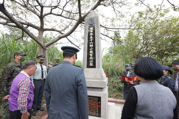 ▲▼陸軍裝甲第584旅8日實施龍潭紀念碑揭碑儀式，民進黨立委湯蕙禎亦參與陪祭。（圖／軍聞社提供）