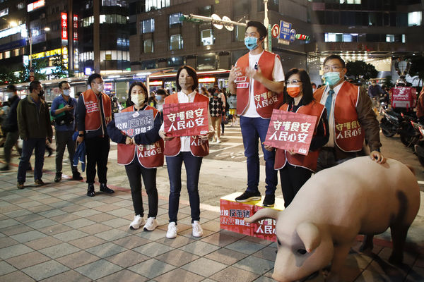 ▲▼蔣萬安啟動「公投反萊豬、食安我做主」台北12區巡迴街講行動。（圖／蔣萬安辦公室提供）