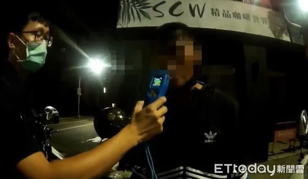▲▼郭姓男子騎機車遭警盤查，以為睡一覺起床再騎車就沒事，沒想到酒測值超標當場被逮。（圖／記者吳世龍翻攝）