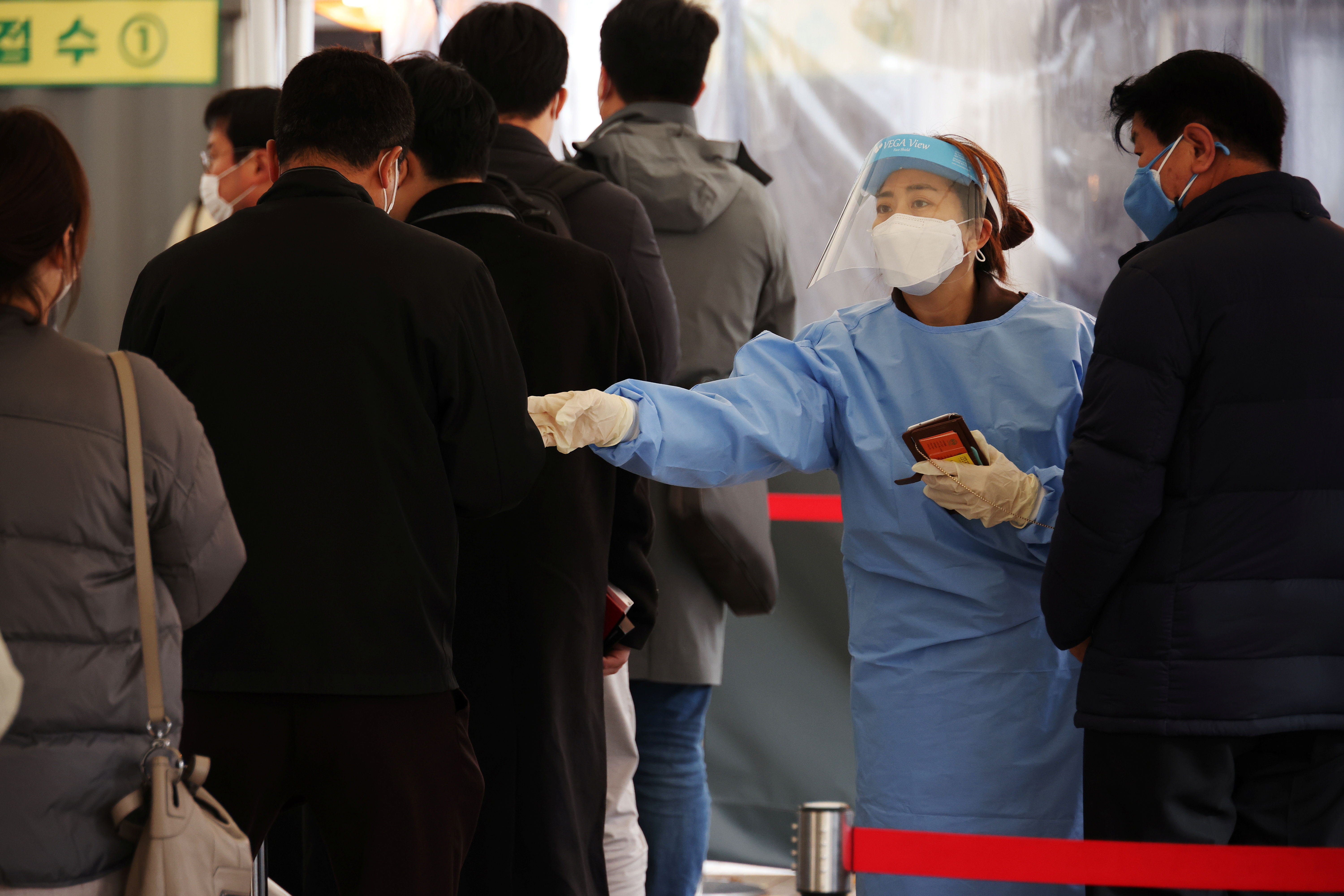 ▲▼南韓近90%成年人完整接種COVID-19疫苗，但是11月以來卻重症病例飆新高。（圖／路透）