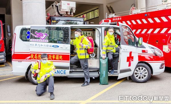 ▲桃園市消防局最近添購新式反光救護制服，大大提升第一線打火兄出勤的安全。（圖／記者沈繼昌翻攝）