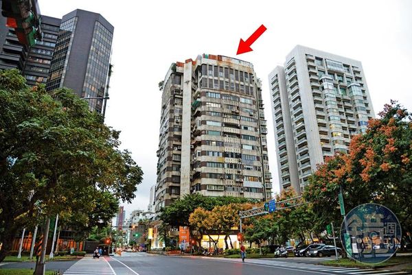 林肯大廈位在台北市精華路段，雖然屋齡超過40年，但房價居高不下。