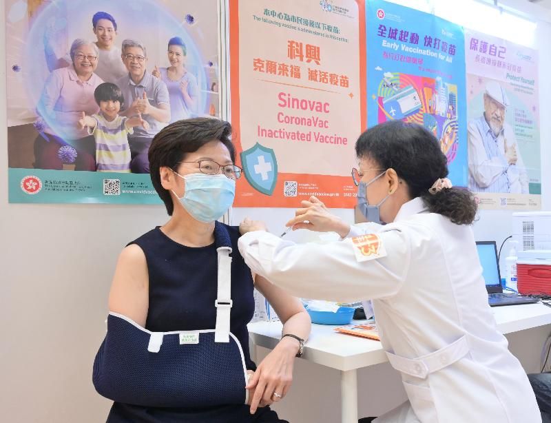 ▲▼林鄭月娥完成第3劑接種　依然是大陸科興疫苗。（圖／翻攝香港政府）