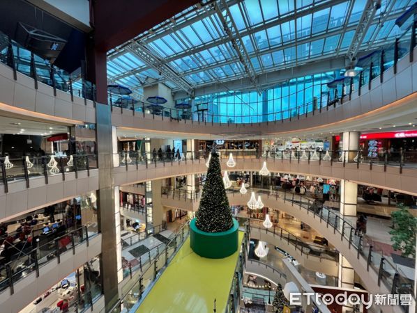 ▲大江購物中心的「501號聖誕市集」及全新歐洲聖誕佈置。（圖／大江購物中心提供）