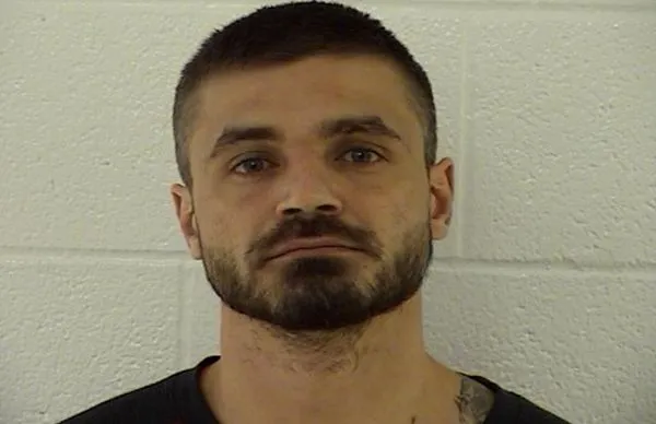 「媽媽是魔鬼」惡男斬首母親放火焚屍　6歲姪子目睹恐怖過程。（圖／Twitter）