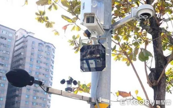 ▲台南市警四分局積極與環保局爭取設置「聲音照相」設備，透過科技執法設備來有效遏止噪音車輛猖獗，11月11日正式裝設啟用此科技執法設備。（圖／記者林悅翻攝，下同）