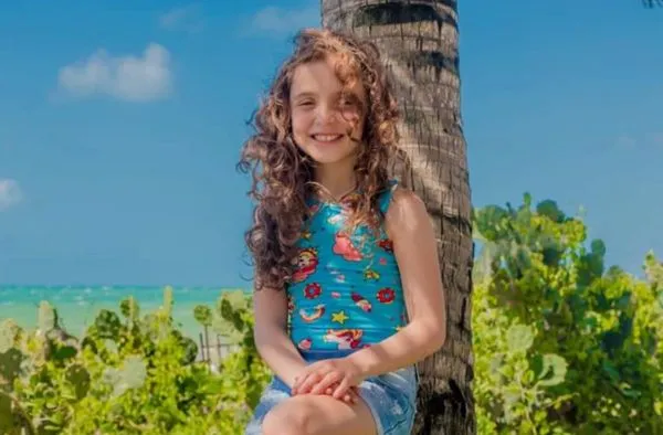 頭髮太長被排水口卡住！　10歲女童在家人面前溺死游泳池中。（圖／翻攝自Twitter）