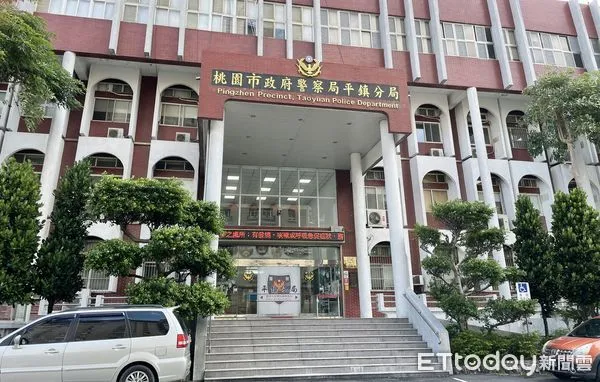 ▲桃園市王姓女子11日下午手持枕頭悶住僅2個月大男嬰導致窒息，緊急送醫急救後仍不治，桃園地檢署12日複訊後依殺人罪嫌向地院聲請羈押。（圖／記者沈繼昌攝）