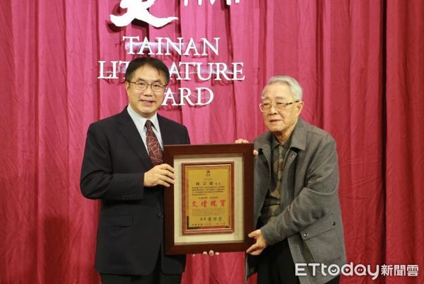 ▲第11屆「台南文學獎」舉行頒獎典禮，由市長黃偉哲親自頒獎。（圖／記者林悅翻攝，下同）