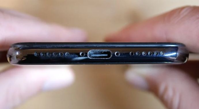 ▲▼這支配有USB-C的iPhone在拍賣網以239萬元售出。（圖／翻攝自MacRumors）