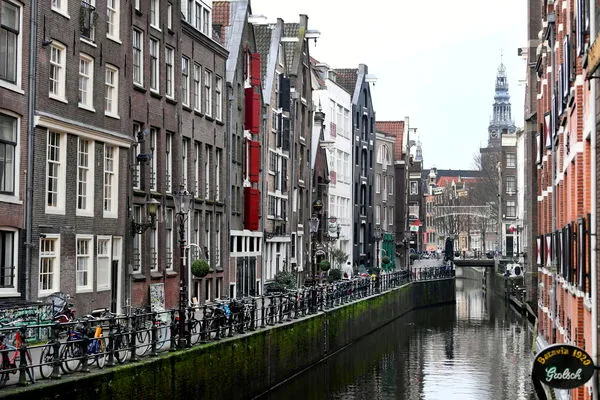 ▲▼阿姆斯特丹街頭空無一人，荷蘭11月疫情再度吃緊，可能實施部分封鎖。（圖／路透）