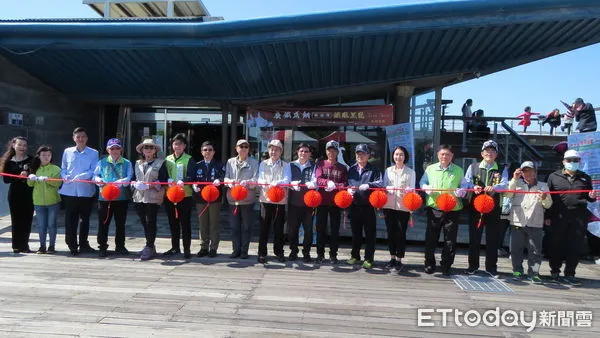 ▲以廢料鐵器製作展品的「鐵雕黑琵」創作展，14日在台南七股特生中心黑面琵鷺展示館，正式剪綵開展。（圖／記者林悅翻攝，下同）