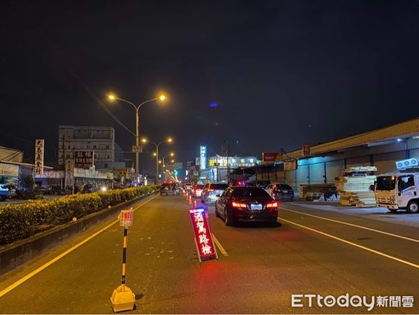 ▲里港警方會同環保局查緝車輛改裝，確保行車安全            。（圖／記者陳崑福翻攝，以下同）