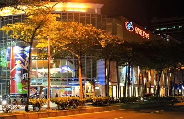 ▲▼高雄悅誠廣場、台南市國賓影城。（圖／國產建材提供）