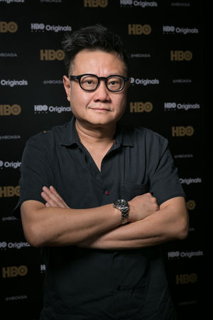 ▲在製片邱金海（Eric Khoo）邀約下促成這次的拍片計畫。（圖／HBO提供）