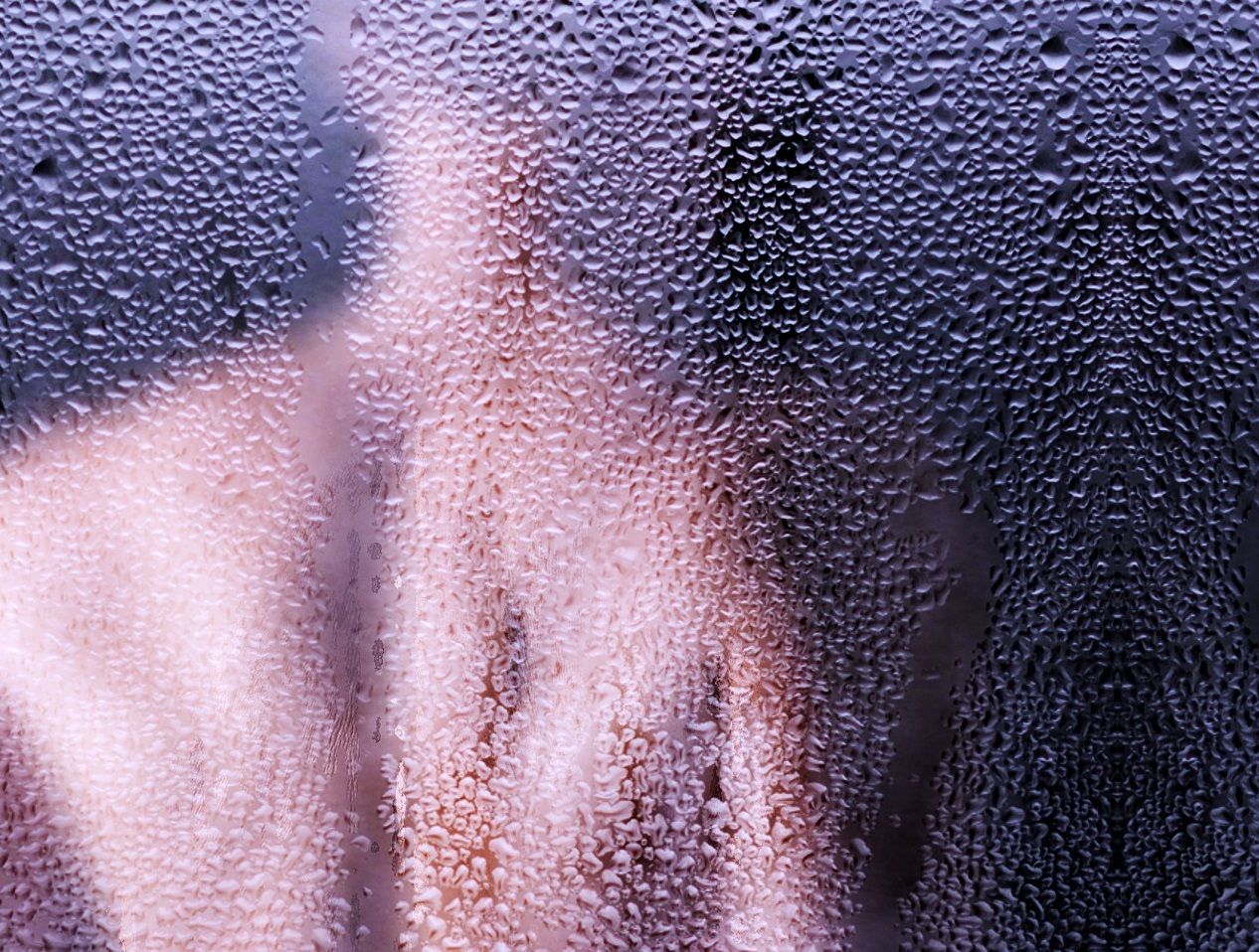 ▲▼女中士偷窺男同袍 辯稱他體臭太重「想確認有沒有好好洗澡」。（示意圖／Pixabay）