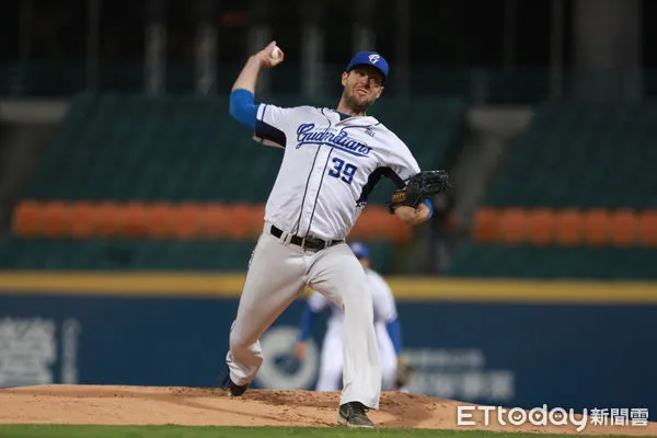 ▲▼中華職棒中信兄弟對富邦悍將-羅力 。（圖／記者黃克翔攝）