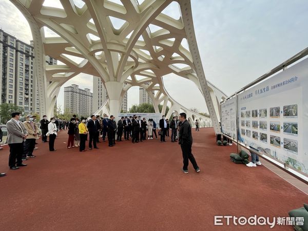 ▲▼上海市台辦主任鍾曉敏、上海市台辦副主任王立新和台商代表實地考察青浦區情況。（圖／記者趙禕攝）