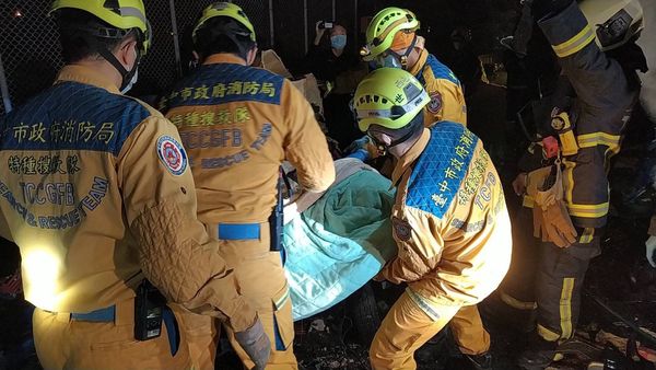 ▲▼國道北上台中段凌晨4車連環撞，1死1傷。（圖／民眾提供）