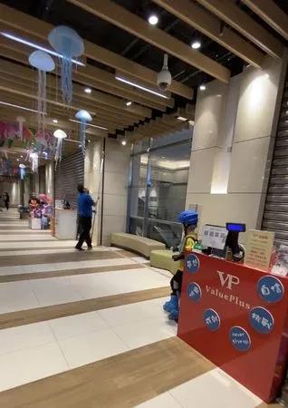 ▲▼「CITYLINK南港店」3樓防火區劃防火鐵捲門無法正常起降閉合。（圖／台北市建管處提供）