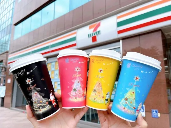 ▲▼7-ELEVEN 推出「愛‧Sharing主題咖啡杯」，以及限時買1送1優惠。（圖／業者提供）