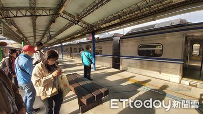 快訊／台鐵2004區間疑失火　車廂濃濃塑膠味緊急停靠彰化站