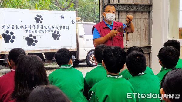 ▲新北動保處推廣生命教育 三芝國中師生為愛風雨無阻。（圖／新北市農業局提供）