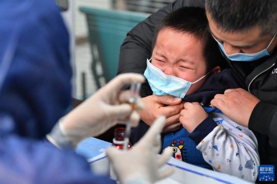 ▲▼ 湖南長沙近日為3至11歲孩童施打疫苗 。（圖／新華社）