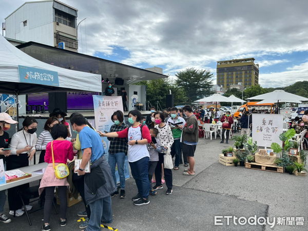 ▲「台東金幣市集-餐車小聚」暖場活動，民眾參與相當踴躍。（圖／記者楊漢聲翻攝）