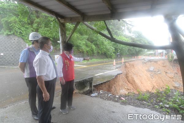 ▲彰化縣三芬路豪大雨崩塌出大窟窿。（圖／ETtoday資料照 彰化縣政府提供）