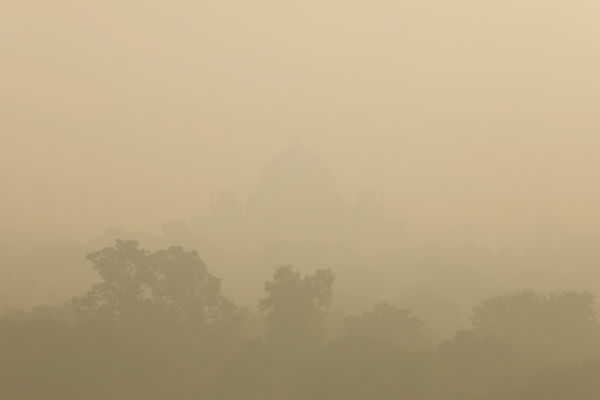 ▲▼印度新德里東南郊亞穆納河畔的胡馬雍陵（Humayun`s Tomb）11月16日被空汙煙霧籠罩。（圖／路透）