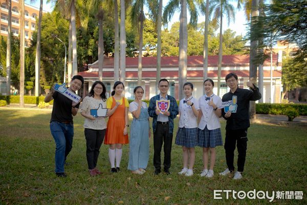 ▲台南市長榮中學國中部參加台南市110學年度小小解說員競賽，英語組在莊舒萍老師的指導下，國一廖婕羽及潘玉瑀榮獲第2名、國二吳承殷及林姸均榮獲第3名，令人驚豔。（圖／記者林悅翻攝）