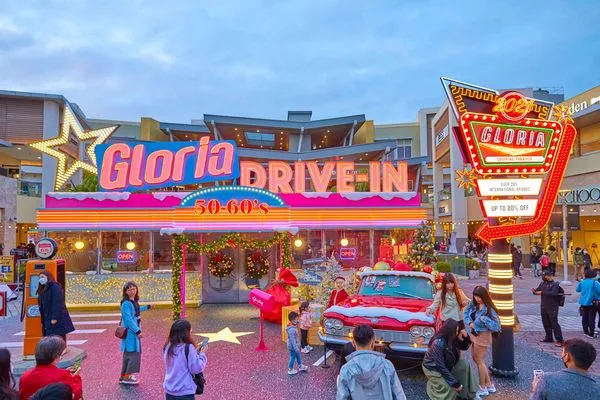 ▲桃園百貨賣場耶誕佈置。（圖／華泰名品城、台茂購物中心提供）