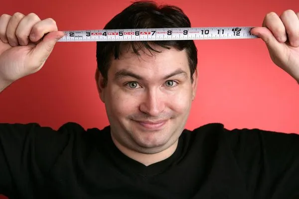 ▲▼美國51歲男子法肯（Jonah Falcon）擁有34公分陰莖，自稱有時會不慎坐到自己的生殖器。（圖／翻攝自Facebook／Jonah Falcon）