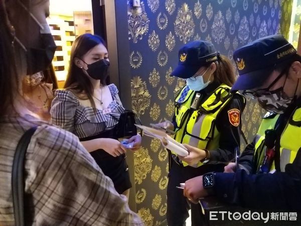 ▲台南市警三、六分局連二日針對特種行業執行擴大臨檢，市警局長方仰寧親自主持勤教，並慰勉員警辛勞加油打氣。（圖／記者林悅翻攝，下同）