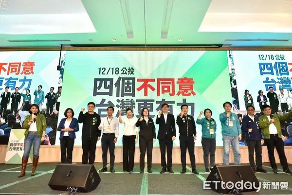 ▲▼蔡英文 蘇貞昌 陳其邁 民進黨四個不同意公投說明會 高雄場。（圖／民進黨提供）