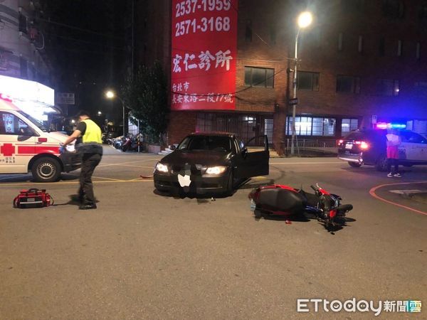 ▲▼C300哥酒後騎車被無照BMW撞倒，頭部受創送醫急救。（圖／記者陳雕文翻攝）