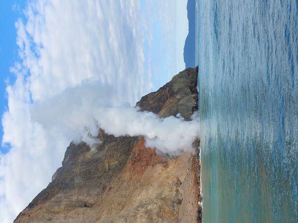 ▲▼龜山島呼大口氣　磺煙噴235公尺17年來新高。（圖／簡逢均提供，下同）