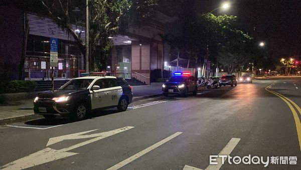 ▲▼台北黑幫錢櫃大亂鬥，30人聚集北檢前，警方在附近集結避免滋事。（圖／記者游宗樺攝）